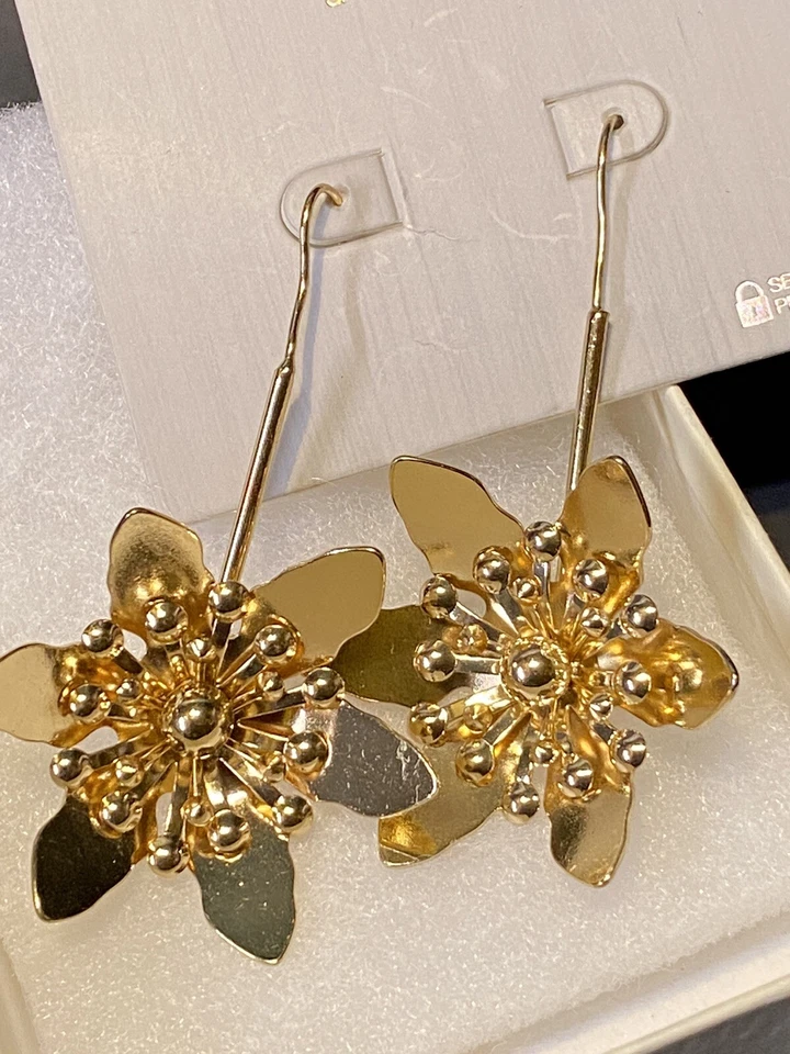 PENDIENTES COLGANTES DE FLORES TONO DORADO LIBERTAD EN TOPSHOP 2,75 PULGADAS NUEVOS EN TARJETA Foto 2 de 4