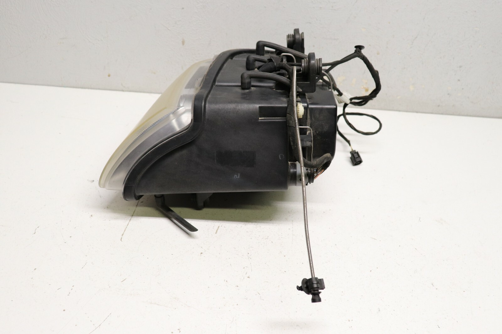P10859 2005-2008 Maserati Quattroporte Headlight XENON COMPLETE Passenger Side 