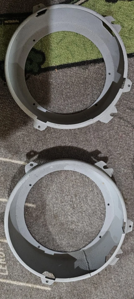 Par de anillos de ajuste de faros originales Ford - 1941-57 autos y 1942-57 camionetas... Foto 2 de 4