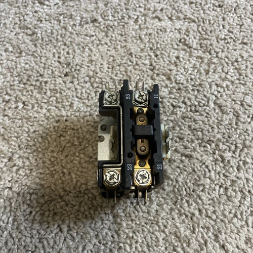 Contactor 3100-15Q228; HN51KC024; 24V, 50/60HZ--"USED"