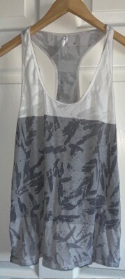 Fabletics Racerback Tank Top Womens Medium M Gray White Stretch Lightweight FLAW