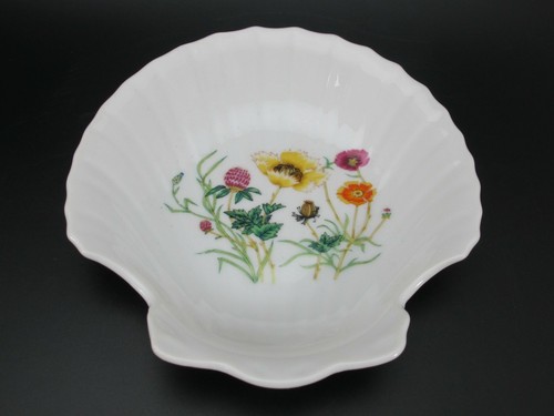Shell Shape TRINKET DISHES Keepsake Set of 4 Bright Floral Patterns - Picture 6 of 9