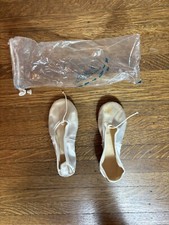 NIB LA STRADA child  s ballet slippers ivory size 12