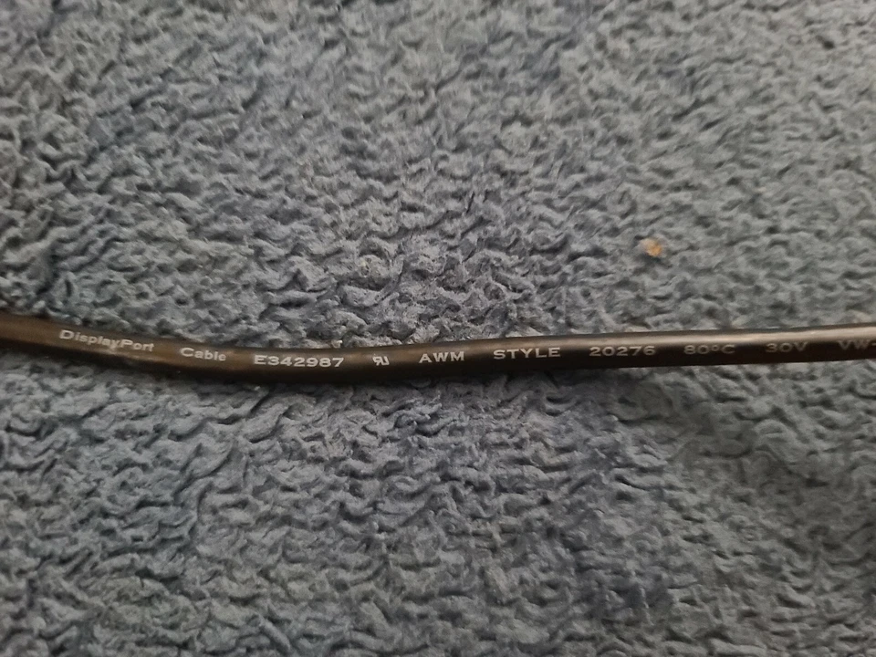 Cable Matters DisplayPort: Gold Plated to Mini Display Port Cable E342987 - 6 ft - Image 2 of 4