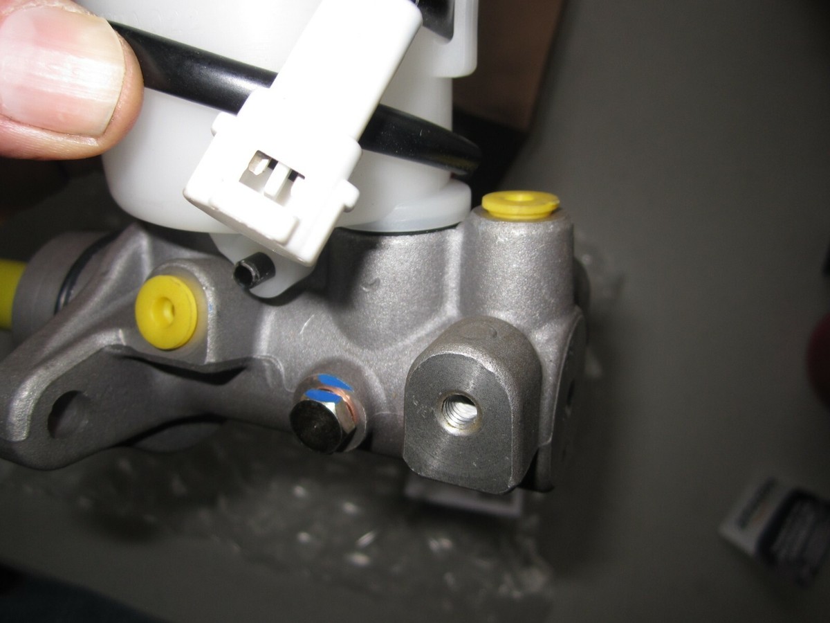 Cardone 13-2765 New Brake Master Cylinder OE# 91172908, 5110057B50  