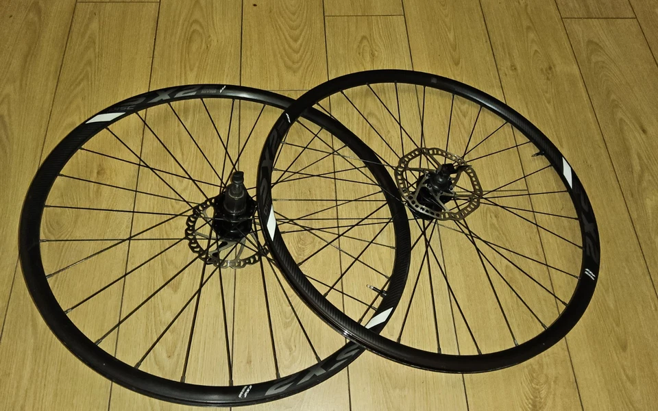 Giant SX2 Scheibenbremse Gravel Bike Laufräder 700c Shimano 10 Gang HG Tubeless