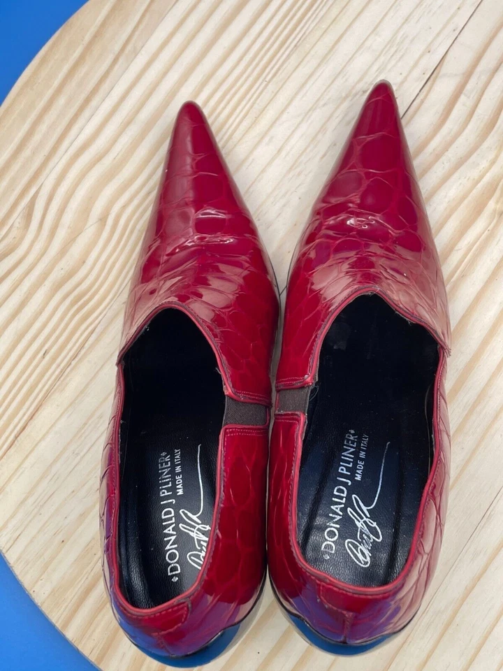 Donald Pliner Stiletto Heel Women's Sz 7M Red Embossed Patent Leather Point Toe - Image 4 of 4