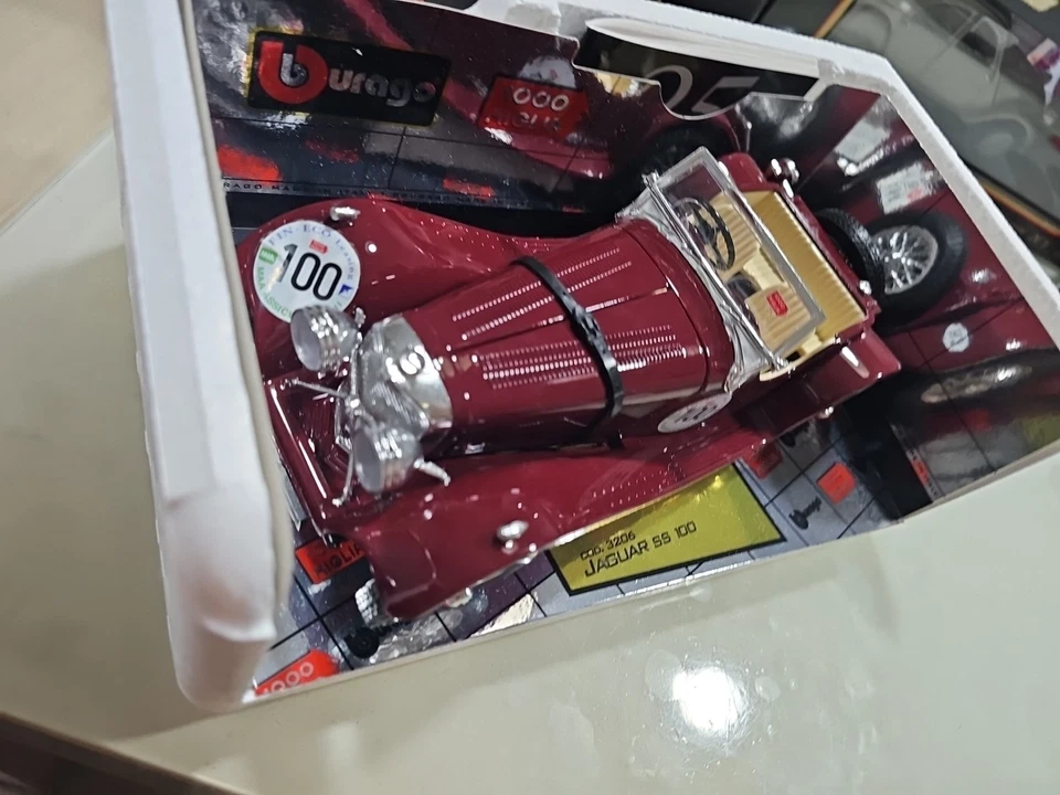 BURAGO 3206 Modellino 1/18 1:18 Jaguar SS 100 Mille Miglia 1937 Con Box - Immagine 4 di 4