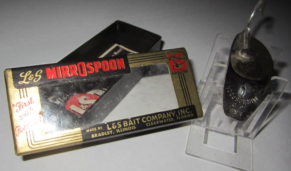 Vintage L&S MirroSpoon 6/0 rare metal fishing lure - Image 4 of 4