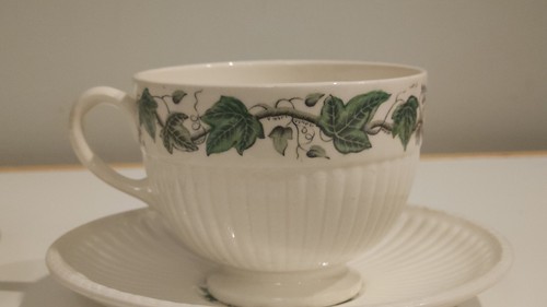 Wedgwood Edme Stratford Footed Tea Cups & Matching Saucers Set Green Ivy Leaves - Picture 15 of 24
