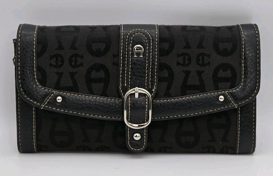 Cartera sin asas Etienne Aigner bandolera logotipo Jacguard negra imitación cuero Y2K Foto 2 de 4