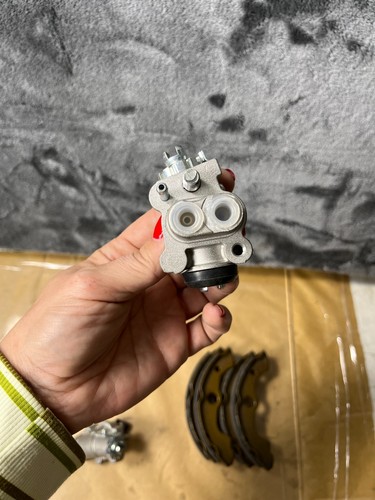 Front Brake Wheel Cylinders w/Shoes Kit for Honda Foreman 400 450 TRX400 TRX450  - Bild 3 von 8