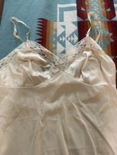 vtg vanity fair sz 38 night gown slip putty colored with lace