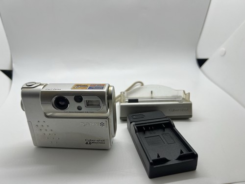 Sony Cyber-shot DSC-F77 4,0 megapixel fotocamera digitale - caricatore bianco argento