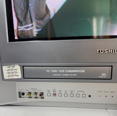TOSHIBA 20" Flat CRT TV DVD VCR VHS Combo Retro Gaming MW20FM1 DVD Works Great - Picture 3 of 11