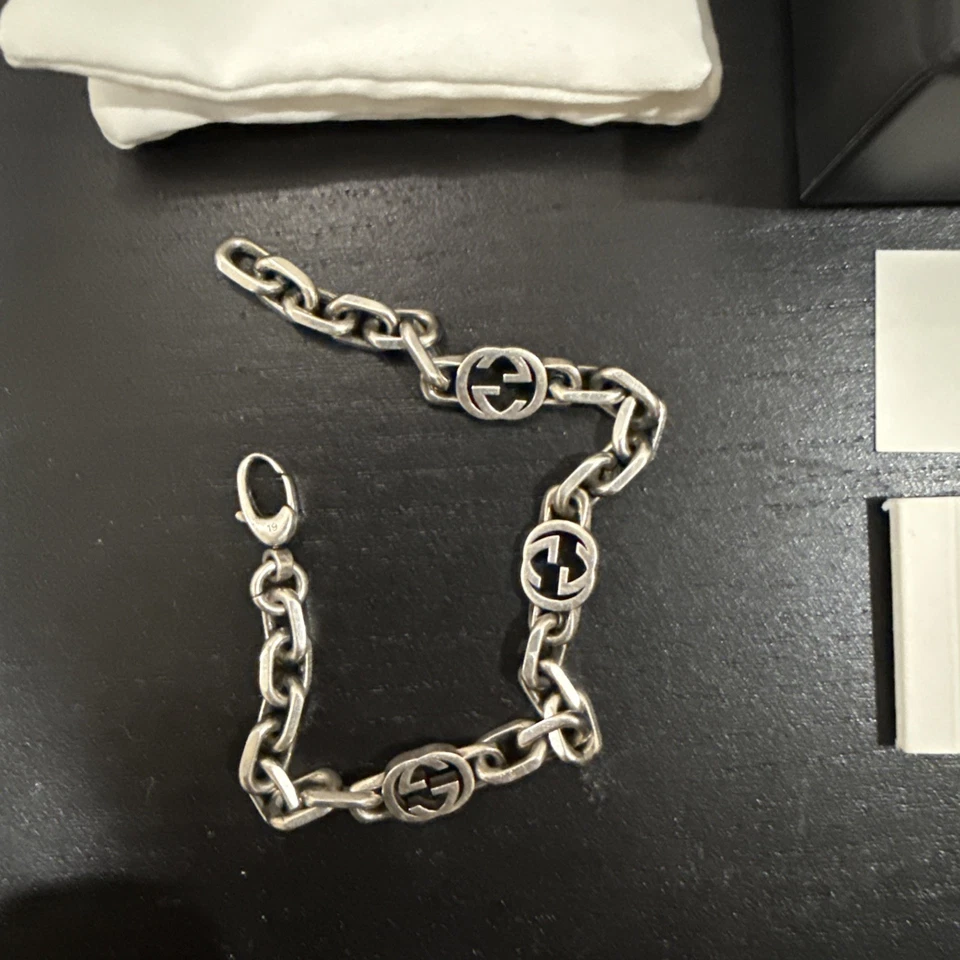 Excelente Pulsera GUCCI Entrelazada Logo G Cadena Plata de Ley 925 con caja Foto 2 de 4
