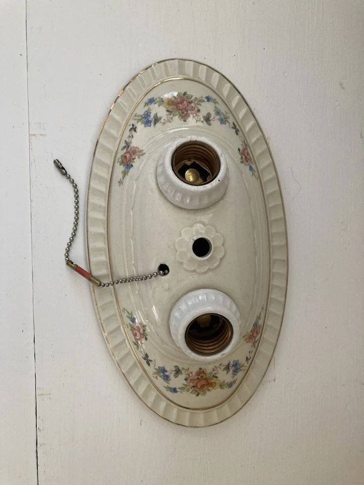 Винтажные настенные булочки с двумя розетками с выдвижной цепочкой и розовыми цветами - Изображение 2 из 4