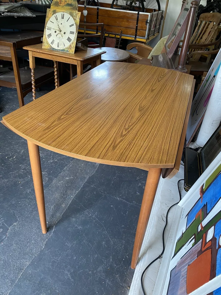 Circular leaf sale table