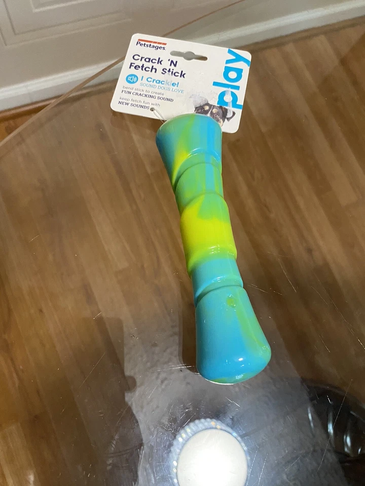 Brinquedo para Cachorro Petstages Crack N' Fetch Stick - Som Divertido para Diversão Buscar Brincar, Pequeno 6” - Imagem 2 de 4