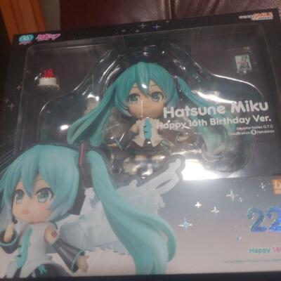Nendoroid Hatsune Miku Happy 16th Birthday Ver. Figure Good Smile
