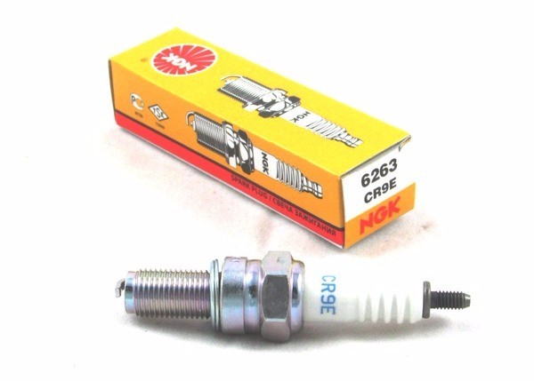 4 NEW NGK CR9E SPARK PLUGS SUZUKI GSXR 1000 600 750 HAYABUSA