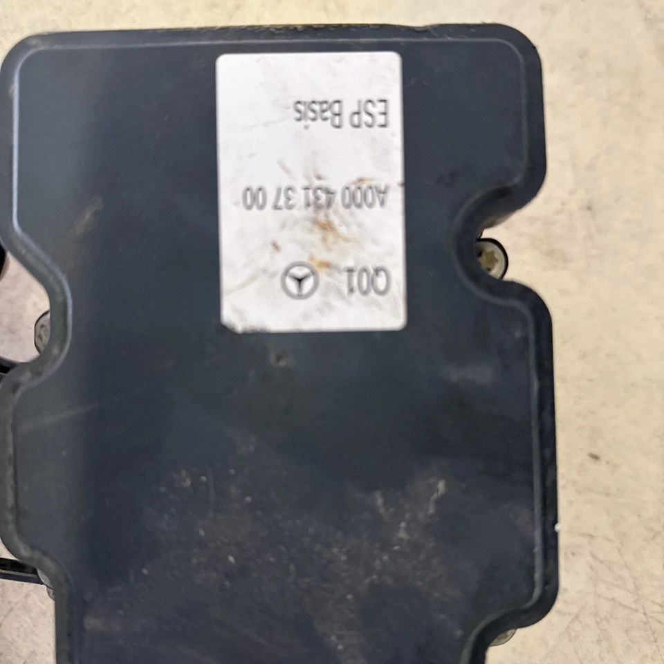 2016 Mercedes-Benz GLC300 C300 ABS Anti Lock Brake Pump Module | A2534310512 - Image 2 of 4