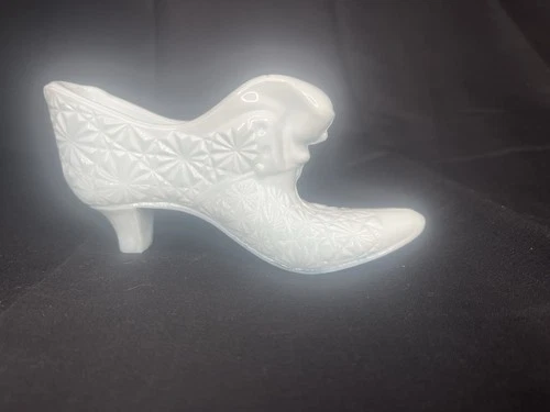 Fenton Milk Glass Cat Head Shoe Slipper Daisy & Button Pattern Vintage