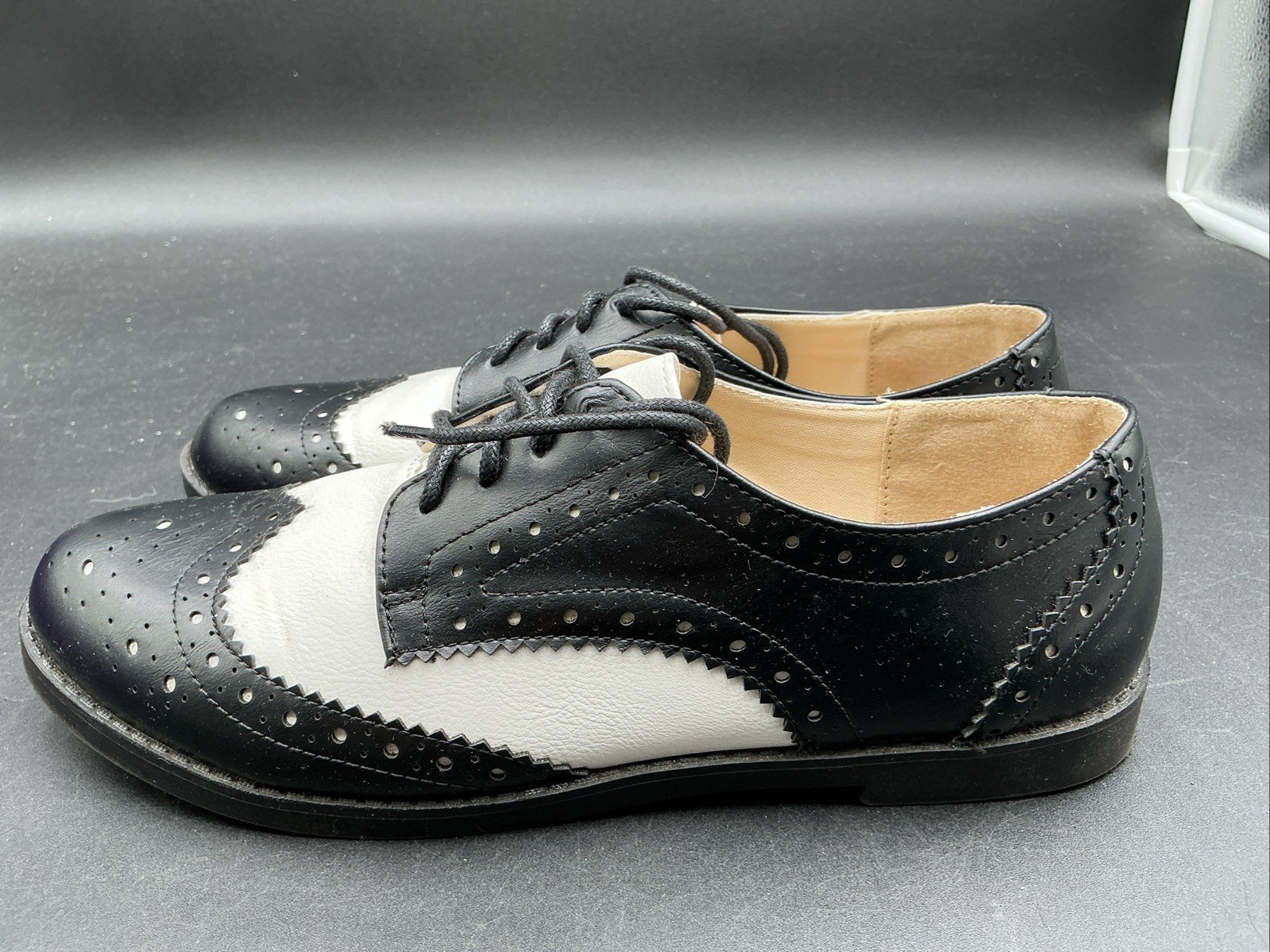 Ollio Women's Flat Shoe M2913 Black Wingtip Lace Up Oxford Comfort Flats Size 8