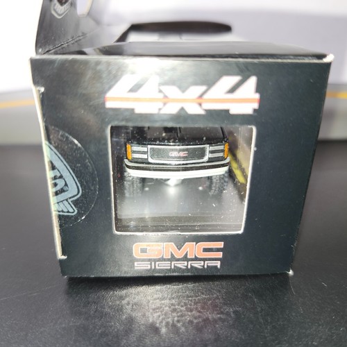 2024 Target Exclusive M2 Machines 1998 GMC Sierra 1500 4x4. R90, Fast Box Ship - Picture 8 of 11