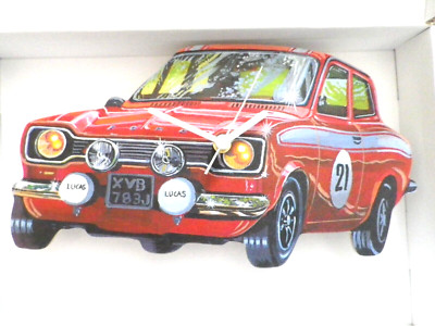 VINTAGE ROTE FORD MEXICO ESCORT CAR DESIGN WANDUHR. NEU UND ORIGINALVERPACKT.