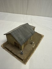 HO-Sheepscot Transfer Freight Depot Building w Wooden Platform and Figures i-5