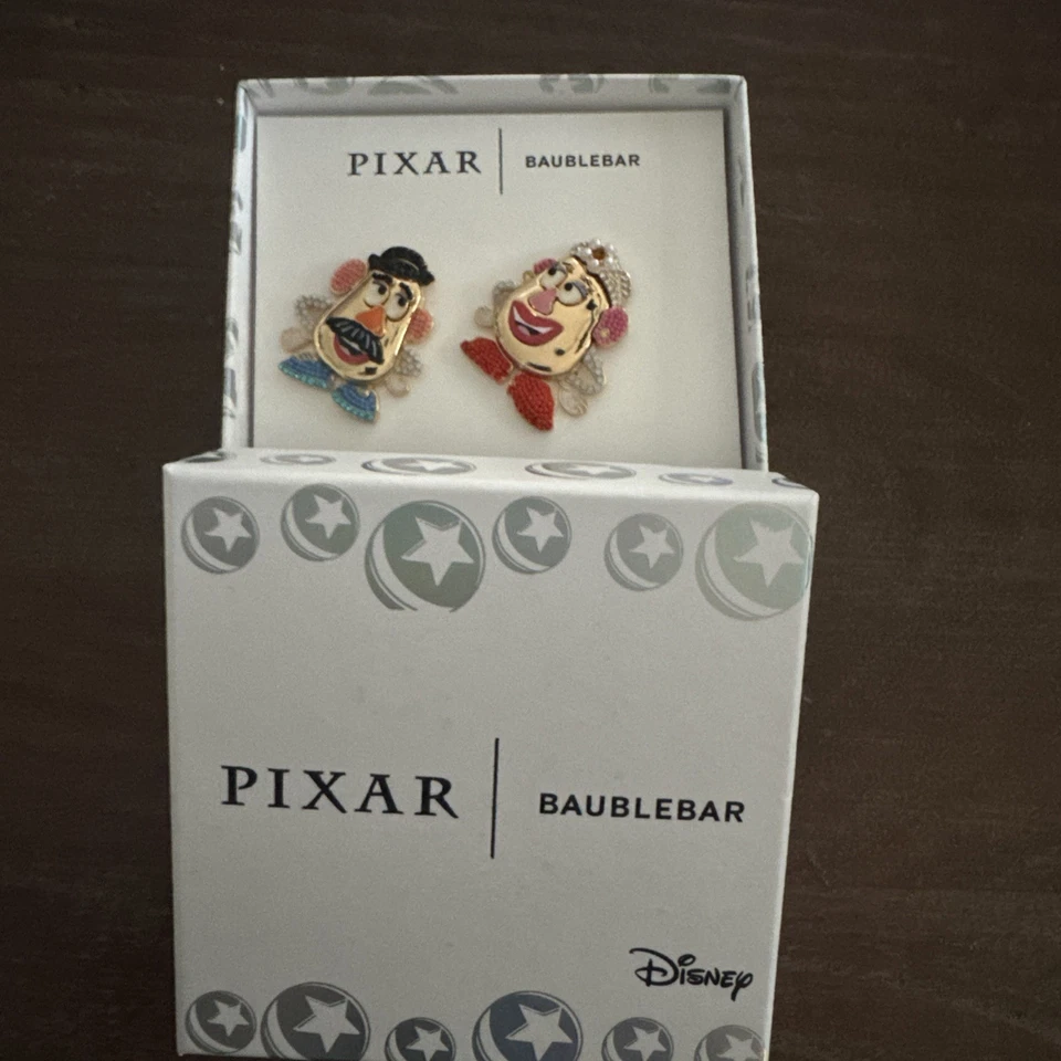 Disney Pixar X Baublebar Toy Story Mr & Mrs Cabeza de Patata Pendientes Tono Dorado Tachuelas Foto 2 de 4