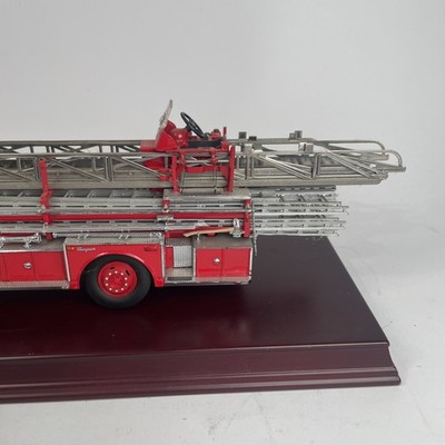 1:32 Franklin Mint 1965 Seagrave Aerial Ladder Fire Truck Diecast