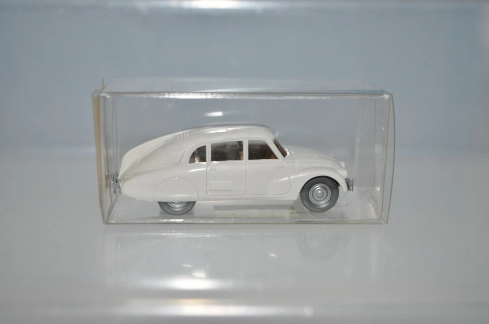 Wiking 827 (827/1F) 1937 Tatra 87 (color gris-blanco) - NUEVO con CAJA Foto 4 de 4