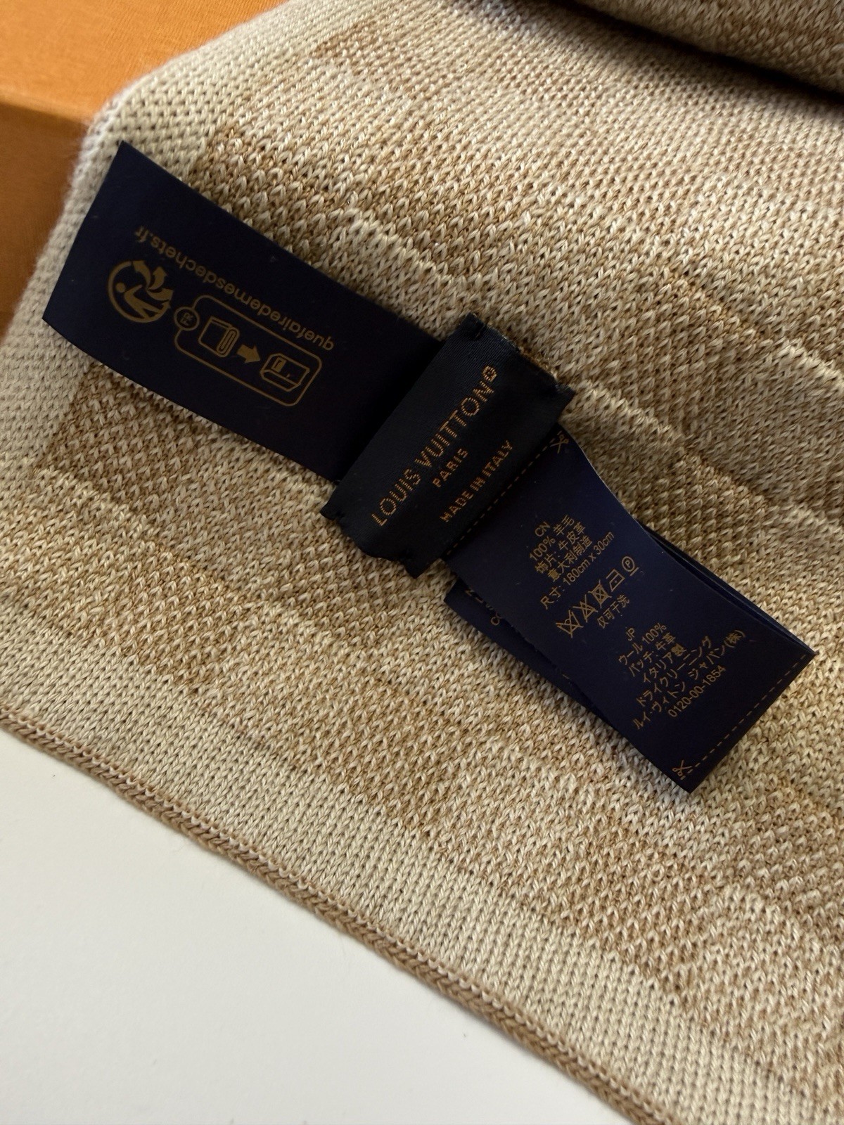 Men’s LOUIS VUITTON Néo Petit Damier Scarf Beige M77986 - RRP £380 image 2