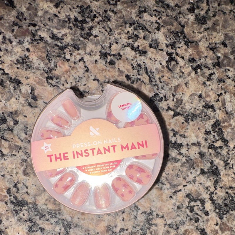 Dashing Diva Instant Mani Press-On Nails Short Almond Pink/Clear Stars