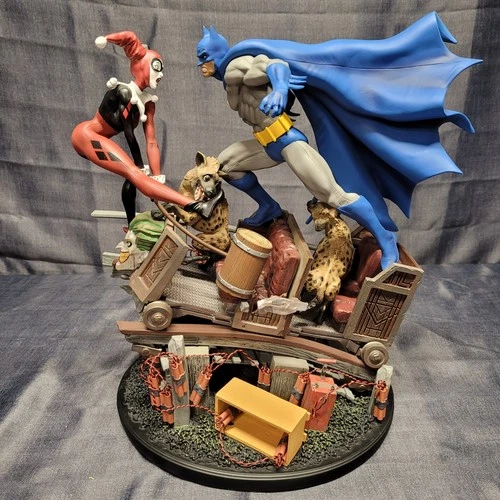 DC Collectibles Batman VS Harley Quinn Ist Edition Serialized Statue 1161/2500
