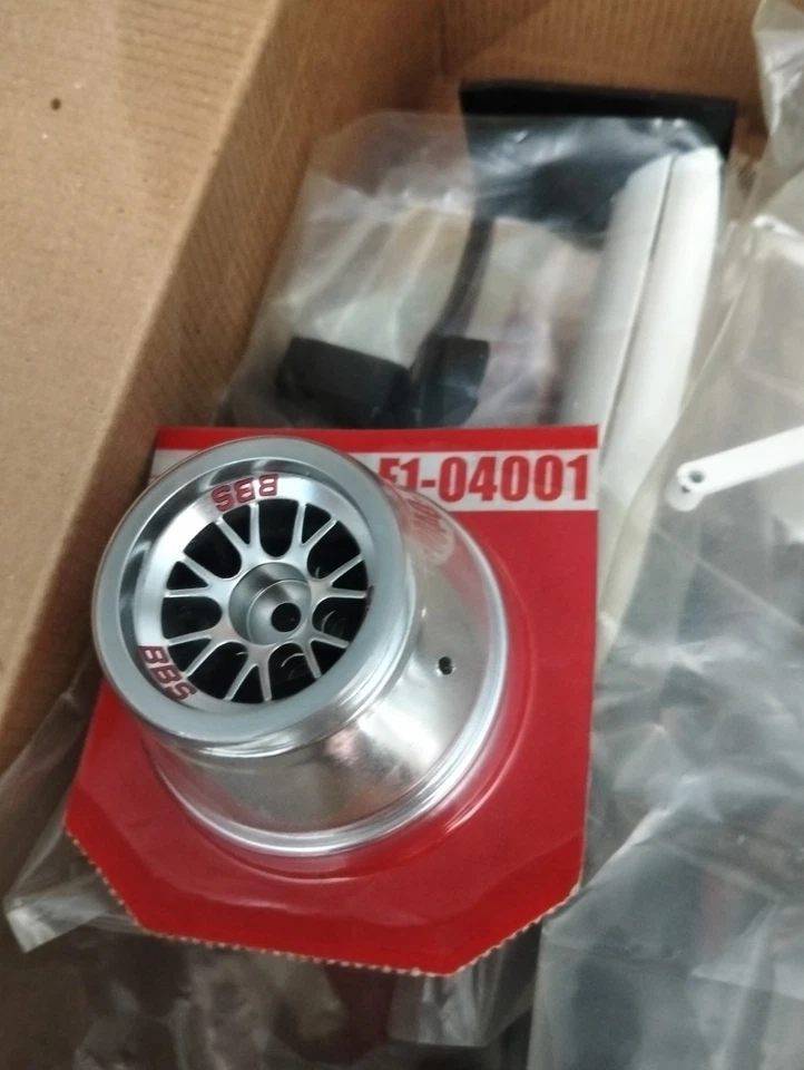 Ferrari F1 F2004 automodello a scoppio RC RC 1/8 DeAgostini auto a scoppio engin - Immagine 4 di 4