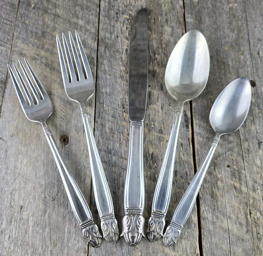 Holmes & Edwards 5 piece place setting DANISH PRINCESS silverplate