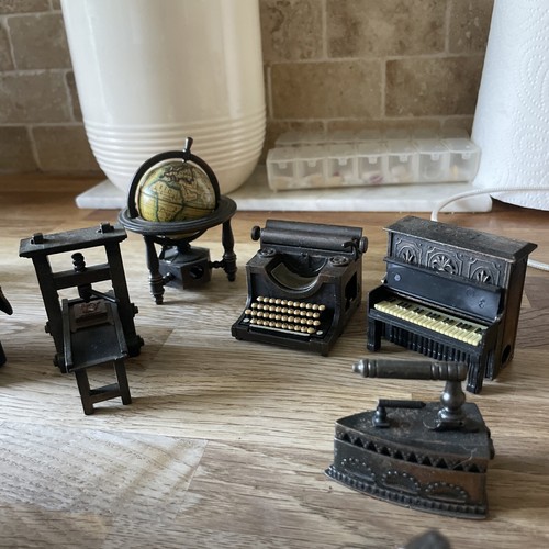 vintage pencil sharpener - Picture 7 of 9