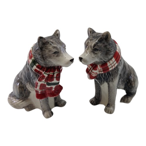 Great Wolf Lodge Handpainted Ceramic Salt And Pepper Set Grey Wolves - Picture 1 of 12