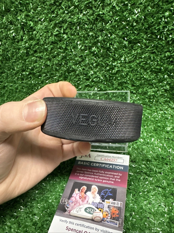 Detroit Red Wings Gordie Howe Signed Puck JSA COA W/ Display Case HOF #9 B - Image 4 of 4