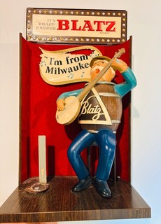 Expositor de tienda de metal Blatz "Banjo Man" años 50