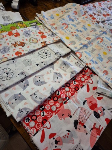 Quilters Animal Material Remnants Fabric Scraps Arts & Crafts Lot Cats Dogs Fox - Picture 10 of 17