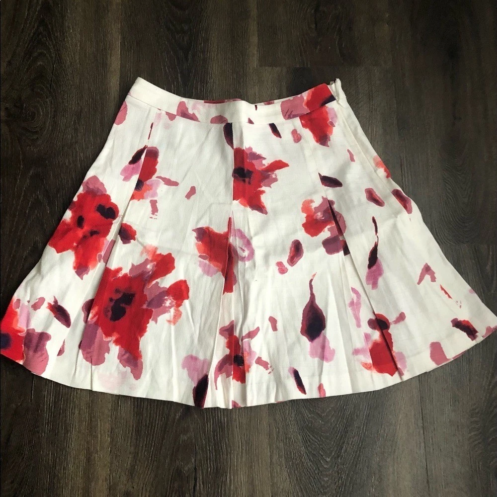 100% Cotton pled skirt. Gorgeous floral.
