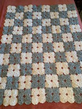 New Handmade Yo-yo quilt wall hanging or throw sage green/white 41" x 33.5"