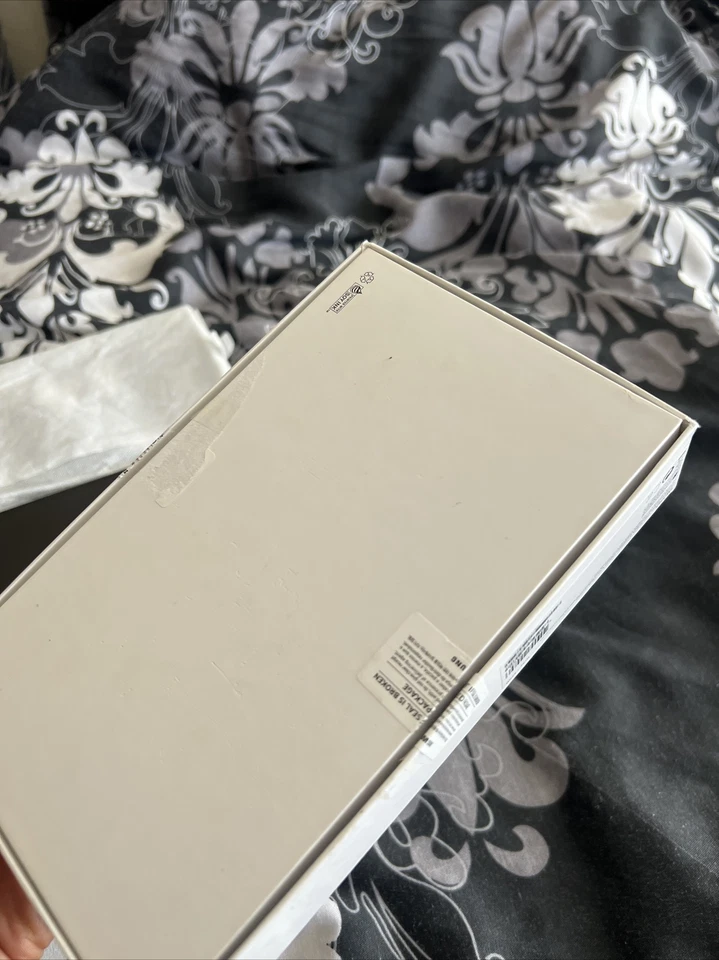 Galaxy Tab A7 Lite - Gray - 32 GB + Free Leather Case - Image 4 of 4