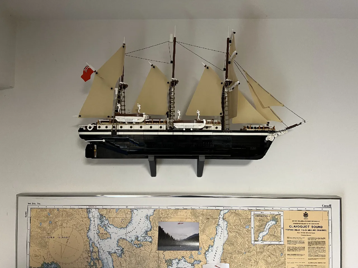 Wall Mount Display Stands for LEGO Icons The Endurance (10335) w