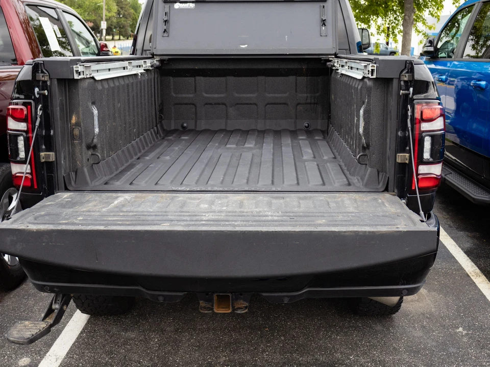 Forro de camión WeatherTech ImpactLiner para camioneta Ram 2500/3500/Ram 2500/3500 Foto 2 de 4