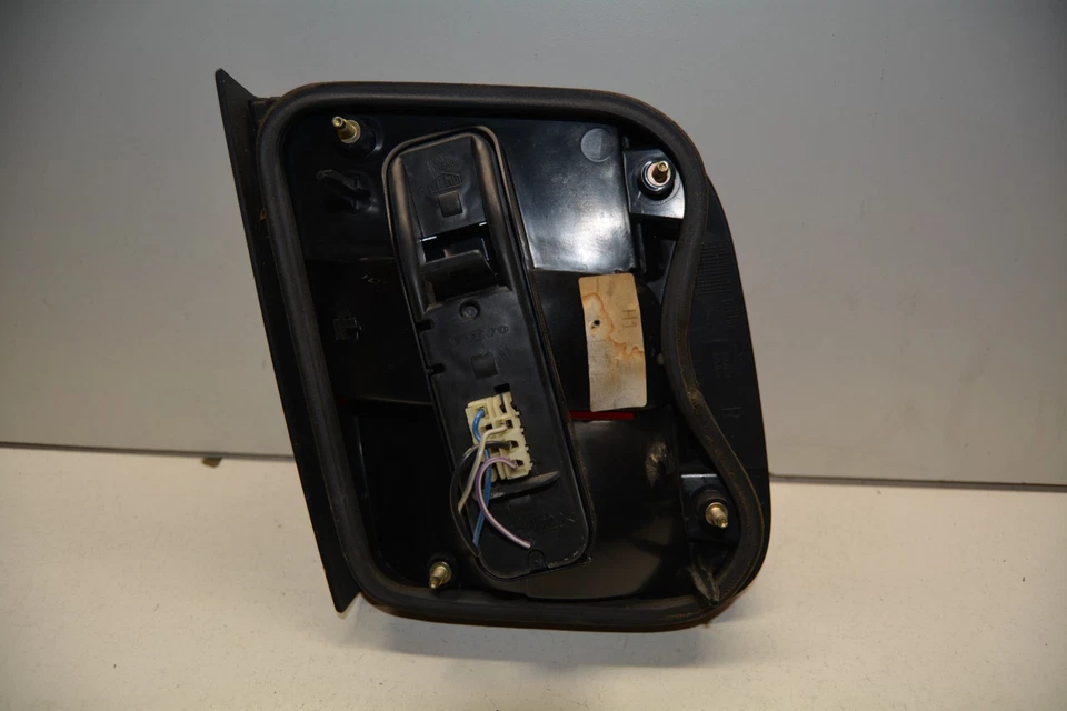 Volvo S70 1998-2000 sedán luz trasera derecha tapa montada OEM, 166-60308 Foto 3 de 4